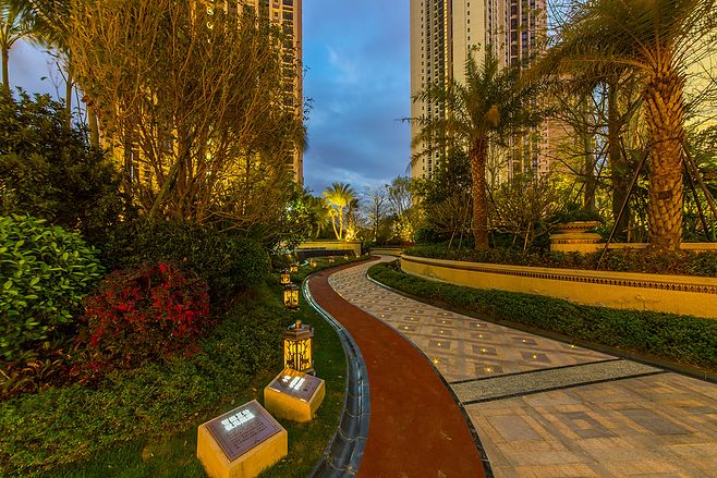 中海鹿丹名苑(中海天钻)现代典雅 新古典 顶级豪宅 大区 夜景 灯光跑道 跌水景墙 灯具 植物种植 景观设计(SED新西林景观国际,受邀加入ASLA协会,拥有风景园林工程设计专项甲级,业务范围:酒店及度假设计、特色产业环境、商业地产设计、住宅及社区设计、城市概念规划、市政基础设施设计) (3)