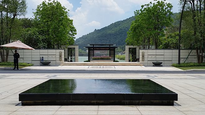 中海山湖世家 现代中式 展示区 样板区 水景 景观设计(SED新西林景观国际,受邀加入ASLA协会,拥有风景园林工程设计专项甲级,业务范围:住宅及社区设计、酒店及度假设计、养老地产及产业园区设计、商业地产设计、城市及空间设计、城市规划设计)