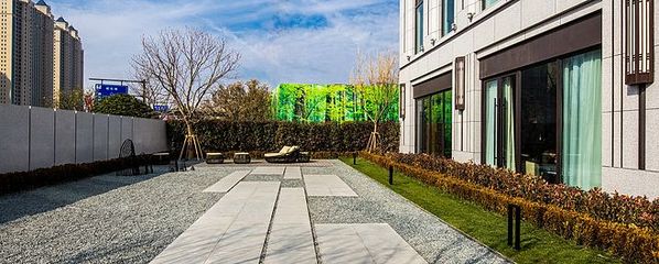 海盐阳光城翡丽海岸(展示区) 现代 不规则铺装 砾石 景观设计(SED新西林景观国际,受邀加入ASLA协会,拥有风景园林工程设计专项甲级,业务范围:住宅及社区设计 酒店及度假设计、养老地产及产业园区设计、商业地产设计、城市及空间设计、城市规划设计)